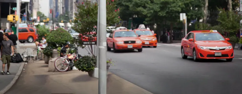 Imagen de taxis conduciendo por la carretera